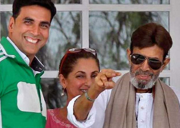 Rajesh Khanna is "more than fine," flashes the V sign 