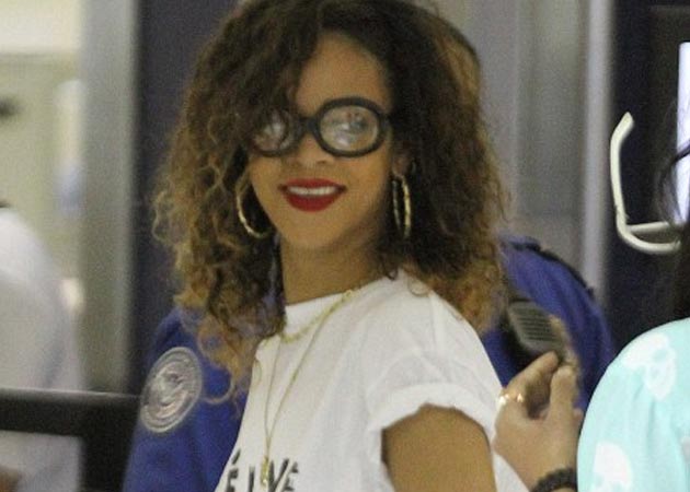 Rihanna used to be a geek, says brother 