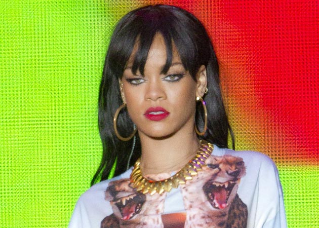 Rihanna takes sightseeing tour of London