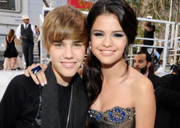 Selena, Bieber to keep Harry Styles away from their 'hot' moms