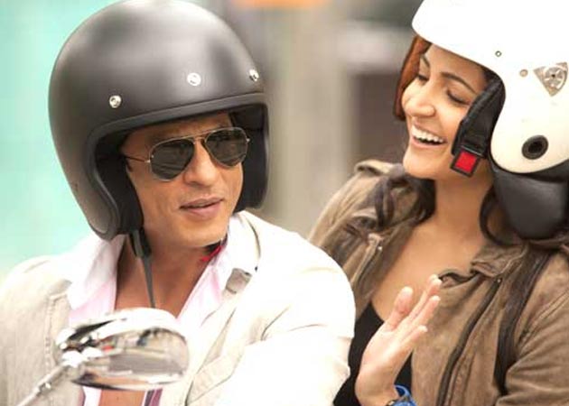 Shah Rukh Khan finds it difficult to shoot in public