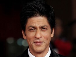 Shah Rukh Khan lends a helping hand Shah Rukh Khan lends a helping hand