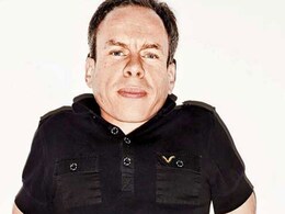 <i>Harry Potter</i> actor Warwick Davis to act in Bhojpuri film <i>Harry Potter</i> actor Warwick Davis to act in Bhojpuri film