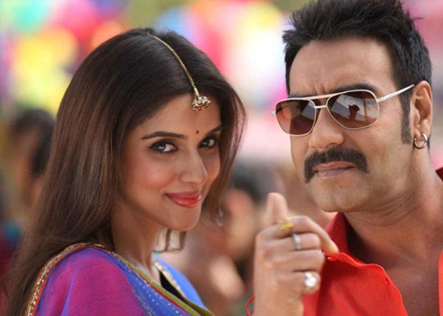 Why was Asin missing from <i>Bol Bachchan</i> premiere?