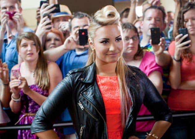 Demi Lovato explains why she used to "cut herself"