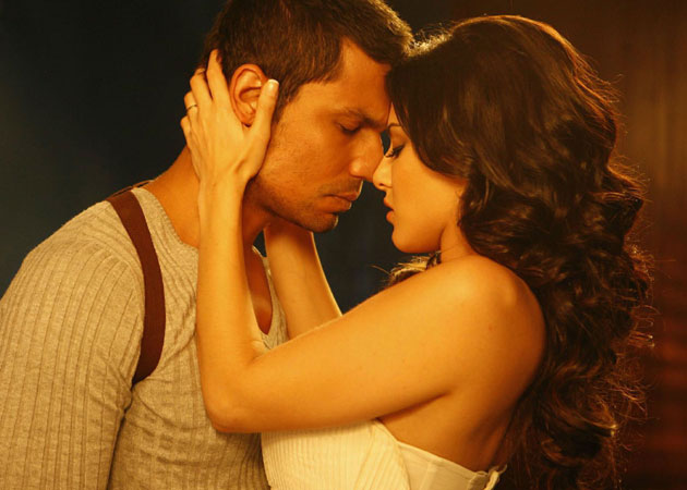 <i>Jism 2</i> songs not copied: Music director