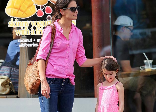 Katie Holmes, Suri Cruise involved in a car crash