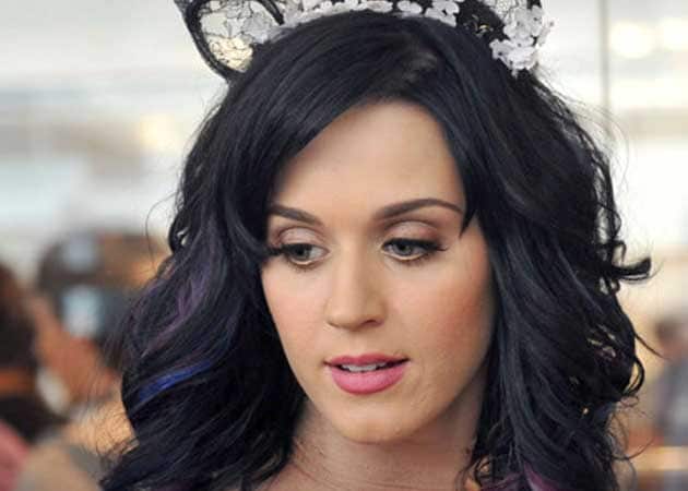 Katy Perry has hired a cat shrink to work on her pets' bad behaviour