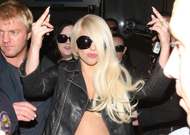 Lady Gaga flips the bird at paparazzi