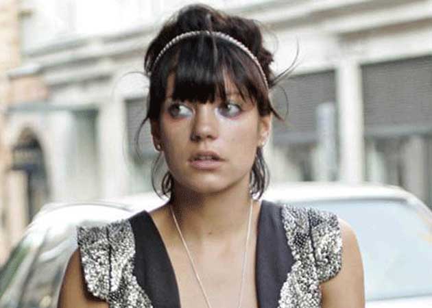  Lily Allen subjected to twitter abuse