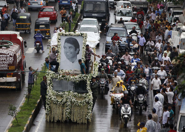 Even in death, Rajesh Khanna inspired fan frenzy