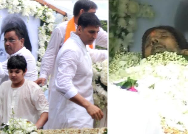 Rajesh Khanna's funeral pyre lit by Akshay Kumar, grandson Aarav