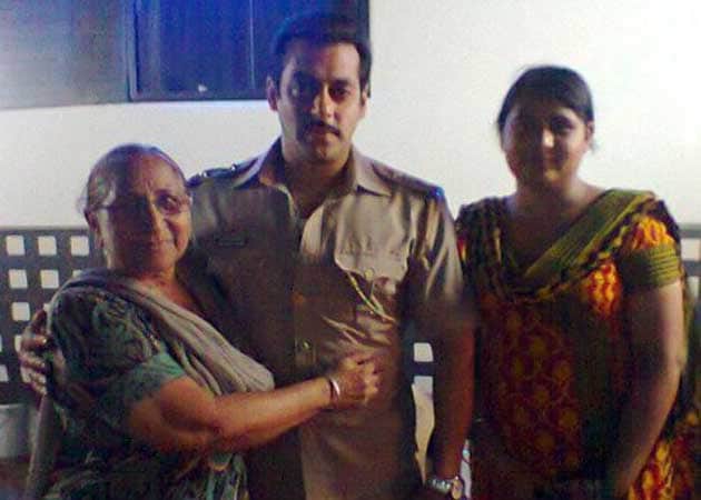 Salman meets Sarabjit Singh's family