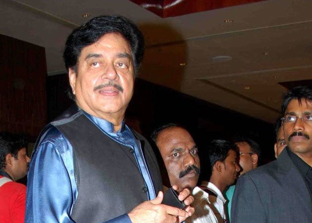 BJP's Shatrughan Sinha Raises Questions Over Delhi Secretariat Raid