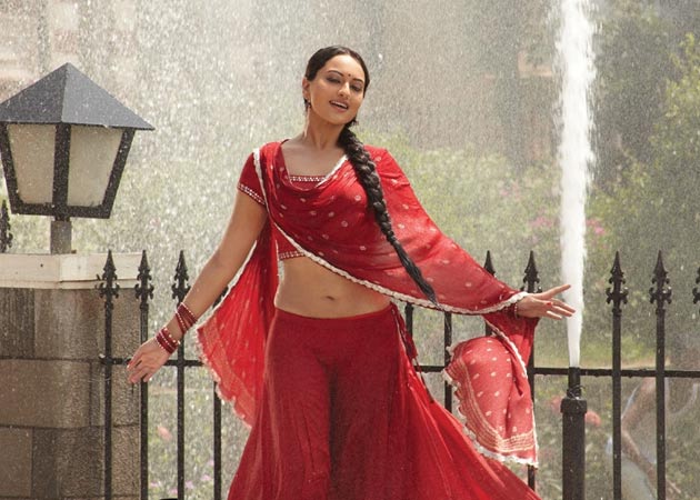 Sonakshi Sinha starts shooting <i>Dabangg 2</i>