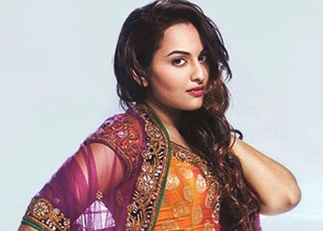 Sonakshi Sinha hurts eye while filming song