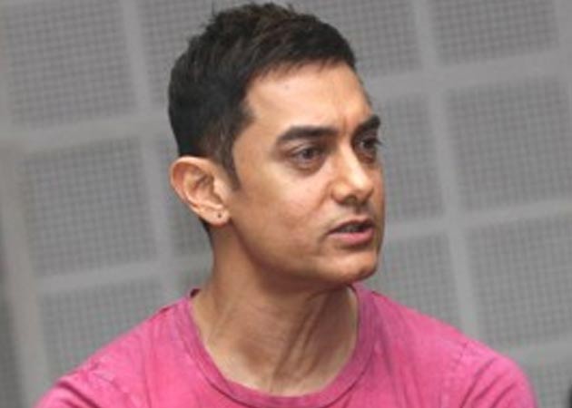 Aamir Khan brings smile to <i>Jalpari</i> director 