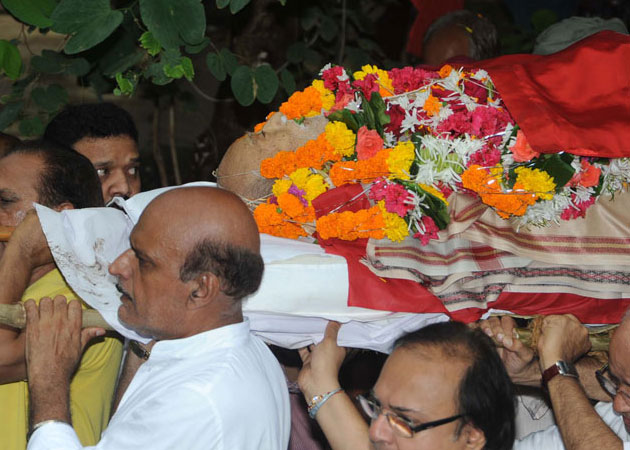 A K Hangal cremated; Bollywood biggies miss funeral