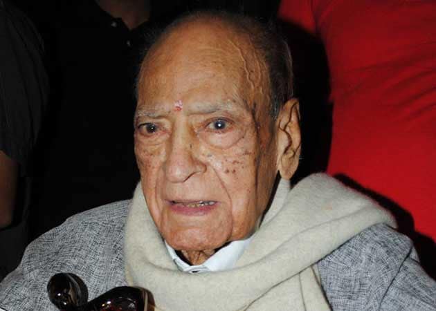 Actor AK Hangal remains critical, he is on oxygen mask