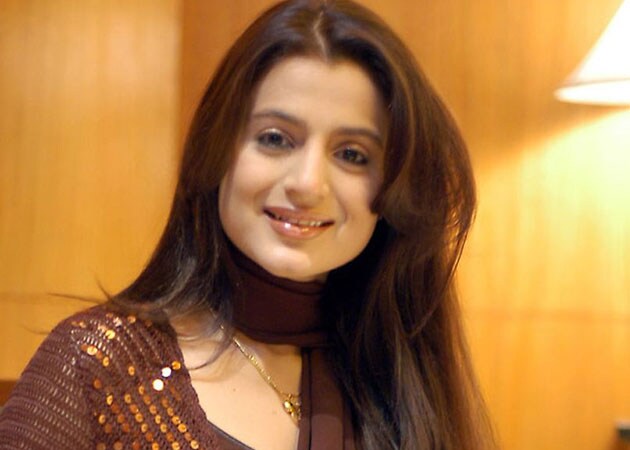 Big B's neighbours refuse to let Ameesha Patel move in