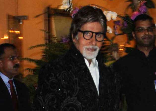 Usually punctual Amitabh Bachchan apologises for lateness