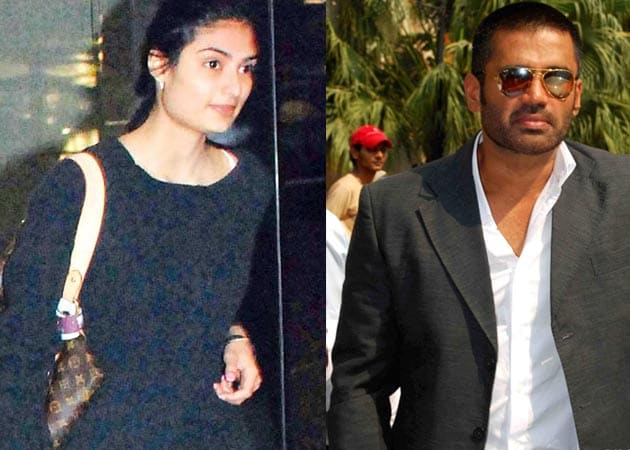 Suniel Shetty's daughter Athiya all set to make her Bollywood debut