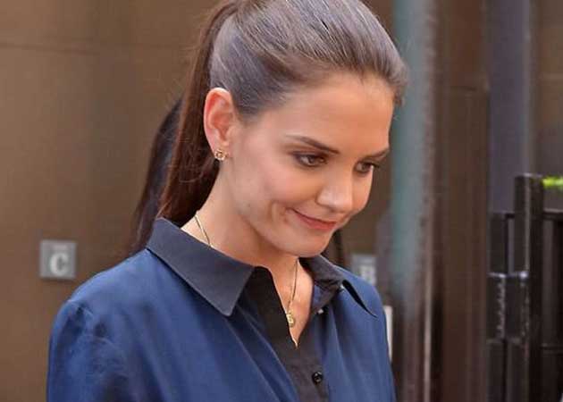 'Confidence coach' helping Katie Holmes get over Tom Cruise