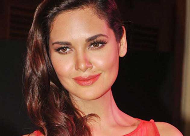 I believe in buri nazar, says Esha Gupta