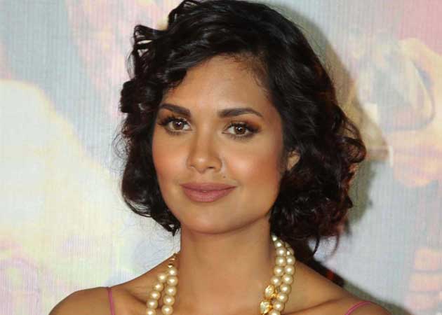 It's not easy to scare me: Esha Gupta