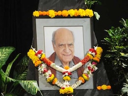 Bollywood's biggest stars skip A K Hangal's prayer meet Bollywood's biggest stars skip A K Hangal's prayer meet