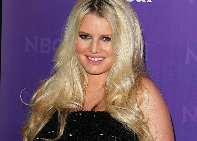 Jessica Simpson's friends and family are dieting with her 