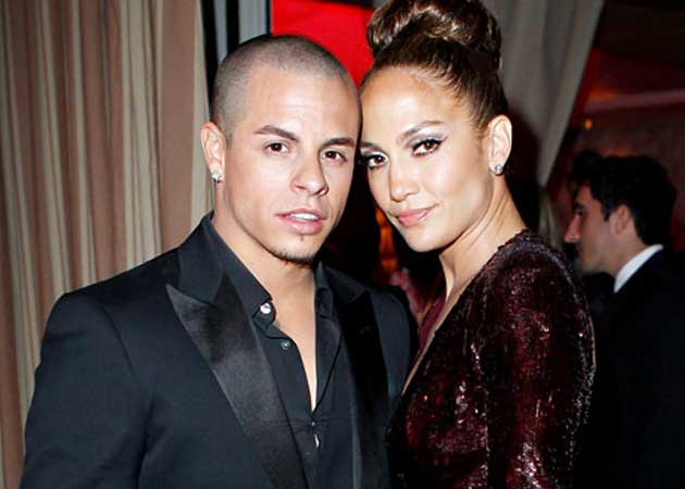 Jennifer Lopez is "getting frustrated" with Casper Smart