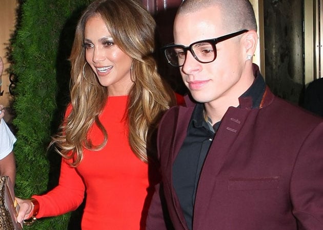 Jennifer Lopez backs boyfriend Casper Smart over gay club scandal