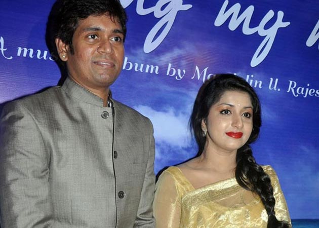 Meera Jasmine declares her feelings for Mandolin Rajesh