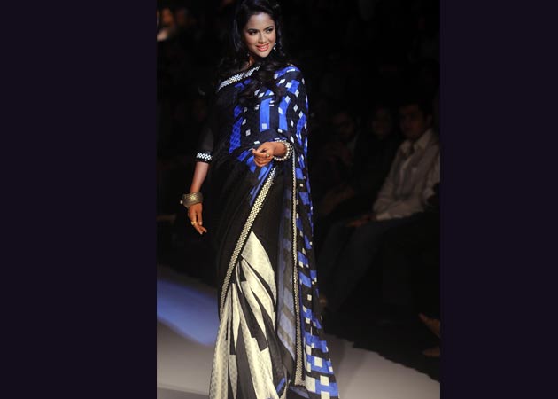 Lakme Fashion Week: Archana Kochhar's retro twist to digital prints