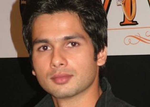 Shahid Kapoor has not signed Rajkumar Santoshi's film