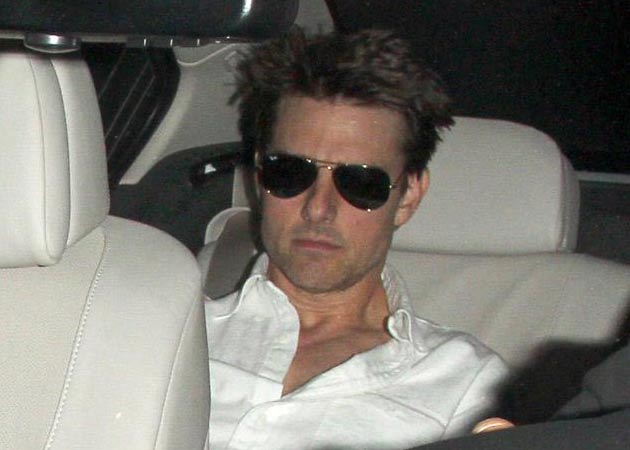 Who says he's not eating? Tom Cruise enjoys chicken <i>tikka masala</i> in London