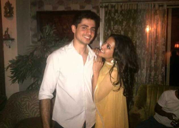 Raima Sen's 'fake wedding' creates storm in tweet-cup