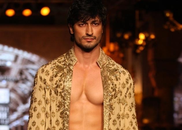 Bad boy Vidyut Jamvwal turns hero in his next film