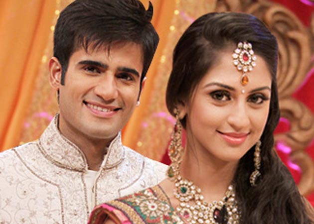 Not dating Krystle D'Souza, says her onscreen husband Karan Tacker 