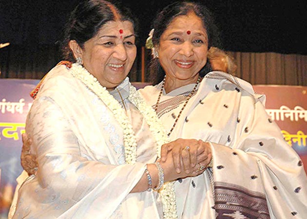 Asha Bhosle wishes Lata Mangeshkar on her birthday, gets emotional