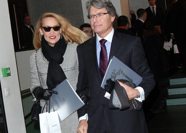 Jerry Hall finds her long-distance relationship "quite difficult"