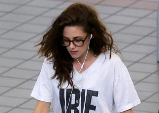 Kristen Stewart spotted wearing Robert Pattinson's T-shirt