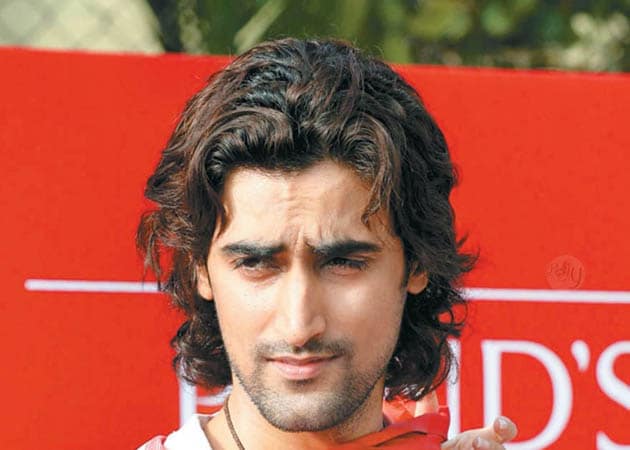 Kunal Kapoor's Luv Shuv Tey... to come out in November 
