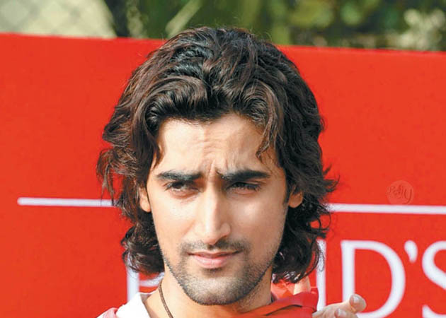 Kunal Kapoor's <i>Luv Shuv Tey...</i> to come out in November 