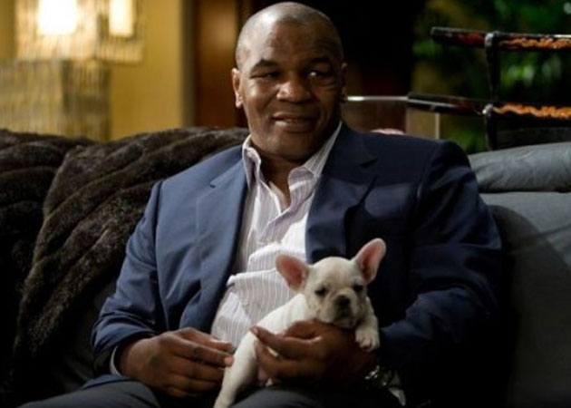Mike Tyson signs <i>Scary Movie 5</i>