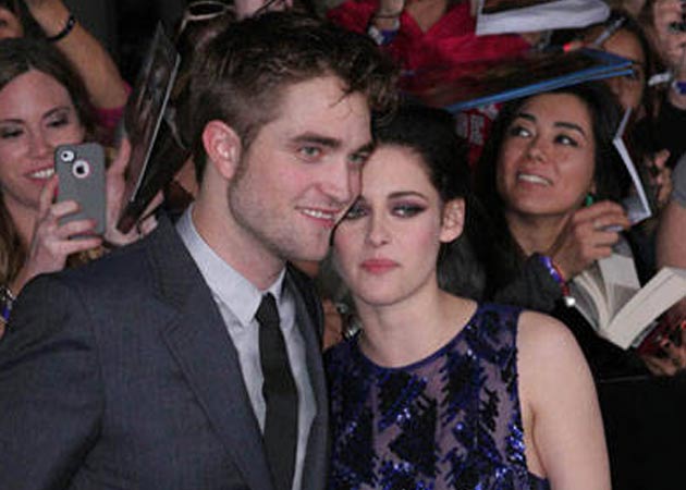 Robert Pattinson, Kristen Stewart reunite for a month's "trial"