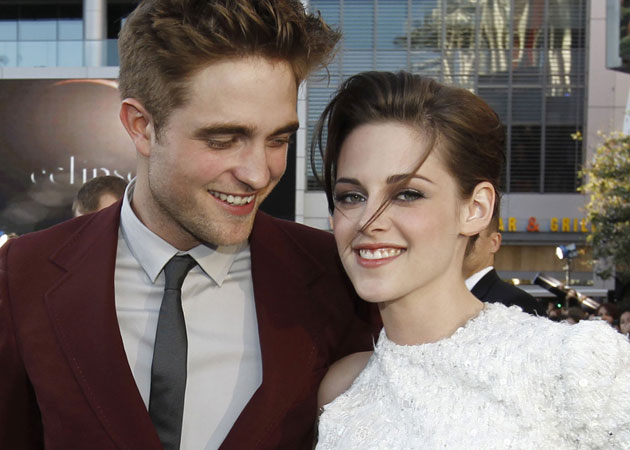 Robert Pattinson's friends don't want him to reunite with Kristen Stewart