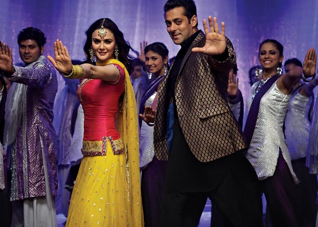 Salman Khan rocks in <i>Kudiye di kurti</i> with Preity Zinta 