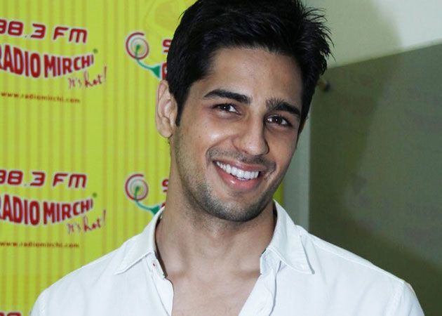 Non-filmy background disadvantage: <i>Student Of The Year</i> Siddharth Malhotra